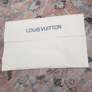 Louis Vuitton Cream Dust Bag. (9½" x 14½").